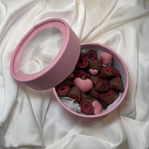 Малина в шоколаде с шоколадными сердечками💞