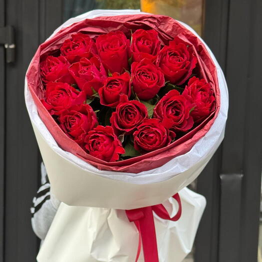 15 красных роз
