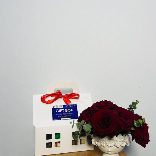 Авторский букет голландских роз с боксом "Реми" макарон для любимой/любимого