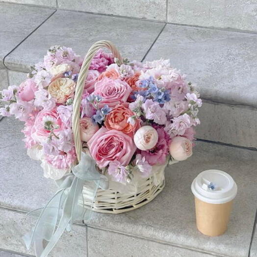 Basket of the flowers Nude