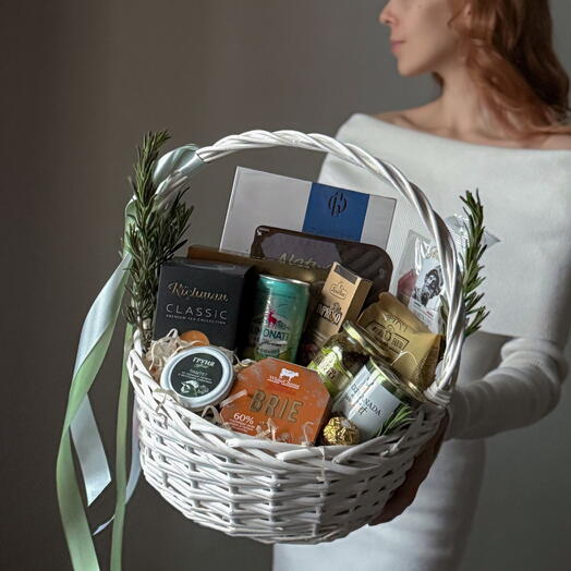 Ароматная корзина с продуктами для незабываемого вечера . Veresk 741