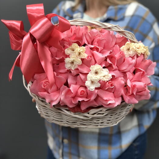 Корзинка с розами из мыла