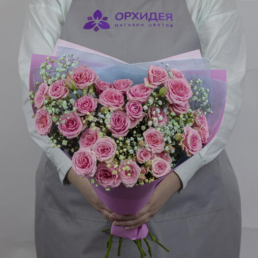 7 кустовых роз Вега с гипсофилой