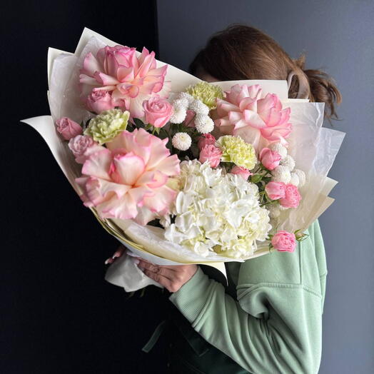 Авторский букет «Во сне»/гортензия/розы кустовые/хризантема Ньютон/гвоздики/Цветы Магнитогорск/доставка Магнитогорск