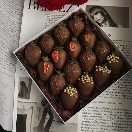 Клубника 16 штук, в молочном шоколаде