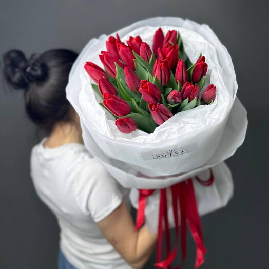 Букет из 21 красного тюльпана