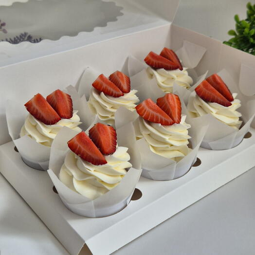 Капкейки 6 шт с клубникой