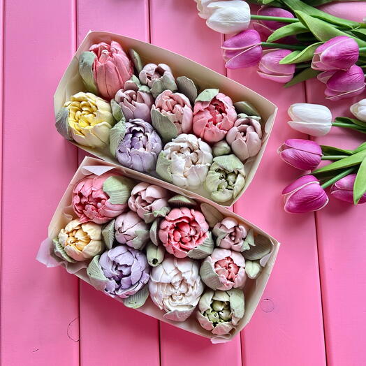 Two sets with marshmallow tulips