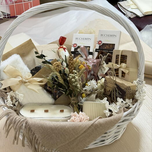 Подарочная Корзина Женская на 8 марта «Весеннее настроение»