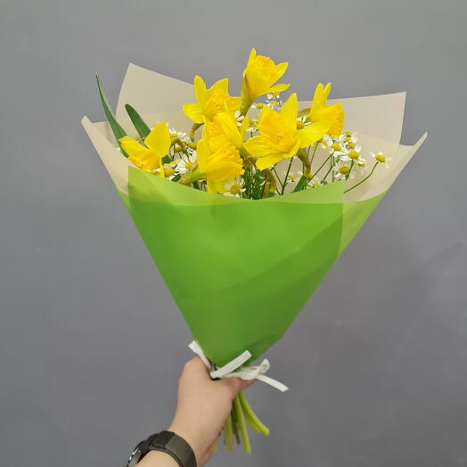 Букет с нарциссами и танацентум