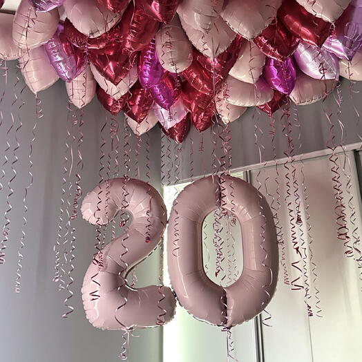 Воздушные шары на день рождения цифры и сердца под потолок