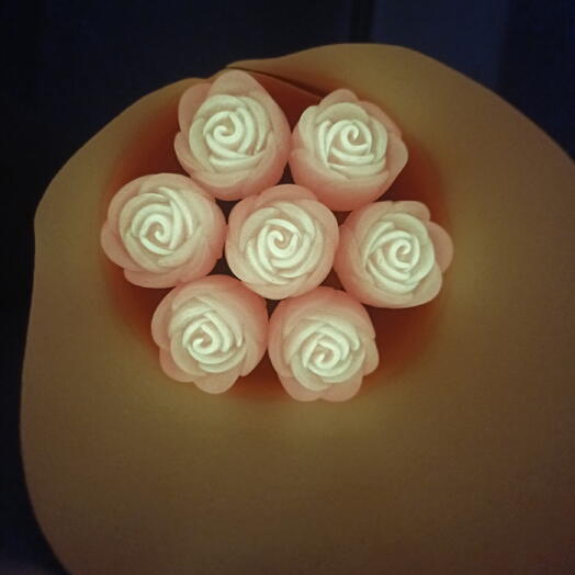 Мини-букет из оранжевых светящихся розочек