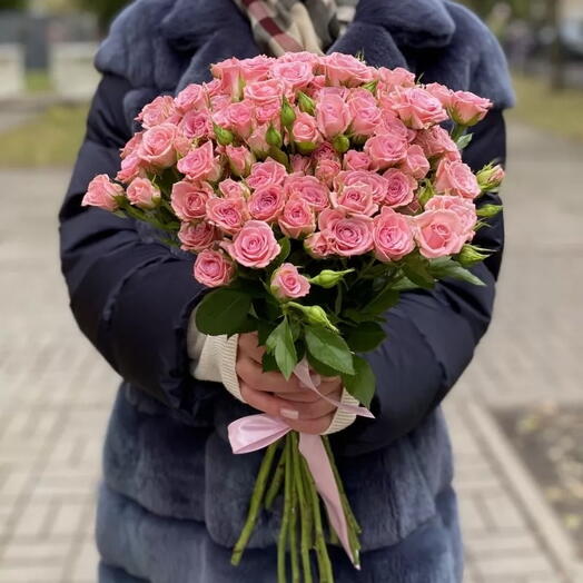 Букет из кустовых розовых роз