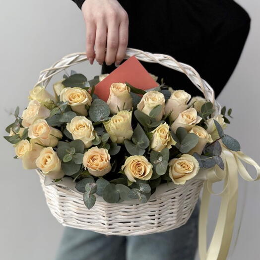 Корзина с розами Вайти