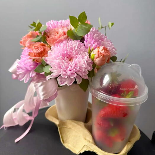 Набор кустовые пион розы и клубника 🍓
