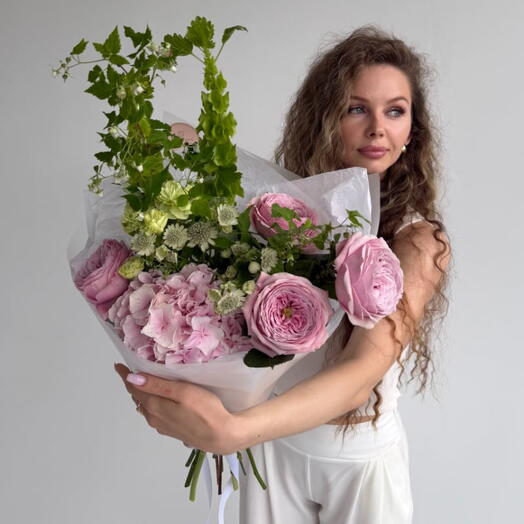 Садовый букет с гортензией, молюцеллой и астранцией "GARDEN 33"