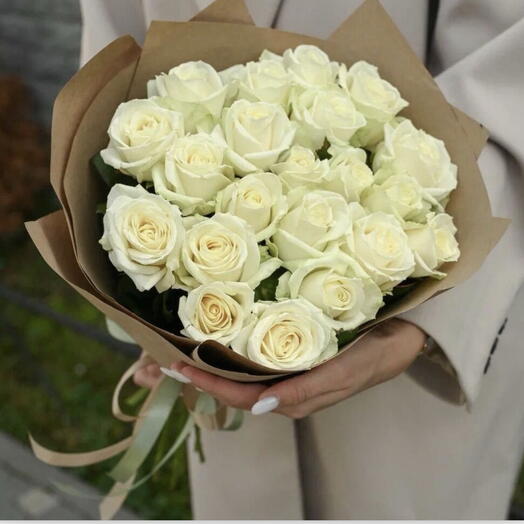 21 White roses