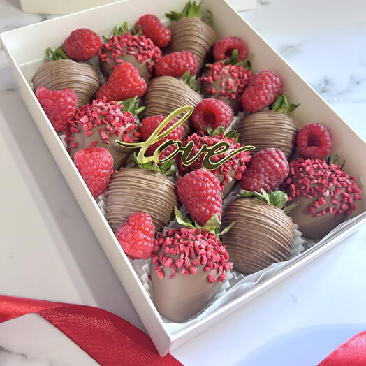 Клубника в шоколаде с малиной Love ️ подарок для любимой