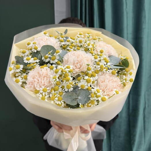 Букет из ромашек и диантуса