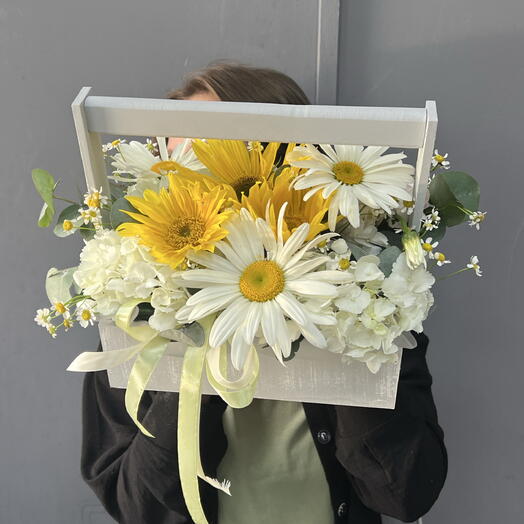 Подсолнухи, Гортензия и Ромашки в деревянном ящике🤍💛💚