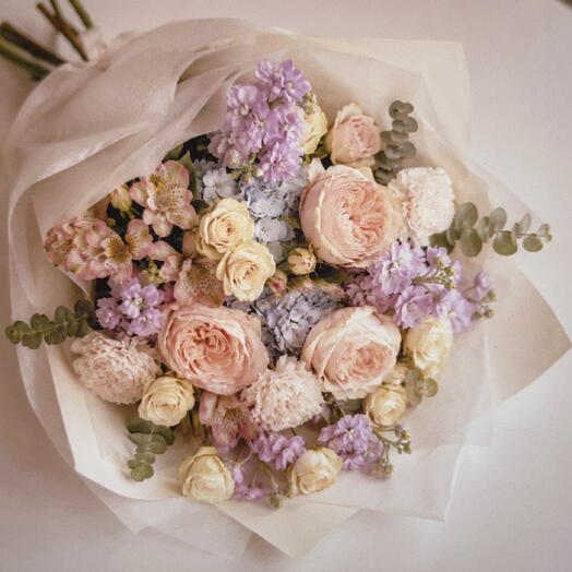 Букет: Гортензия, розы, альстромерия, маттиола, диантусы и эвкалипт🌺💕