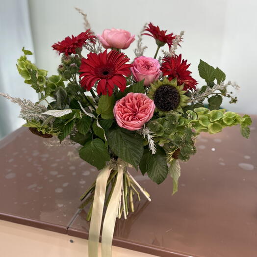 Летний букет в садовом стиле 💐 Герберы, пион розы, подсолнухи, молюцелла и другие сезонные растения