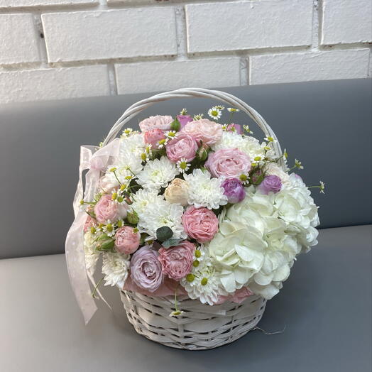 Нежность 💖 милая композиция из гортензии, кустовых роз, кустовых хризантем и ромашек