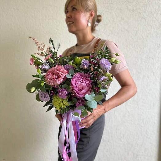 Цветочная композиция с пионом