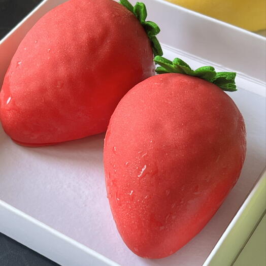 Корпусное пирожное клубника