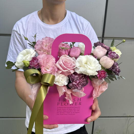 Яркая композиция из эустом , пион роз сорта Silva Pink ,диантусов 🌸💜
