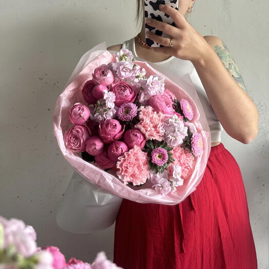 Пионовидные розы, маттиола и астры с диантусами 🌸