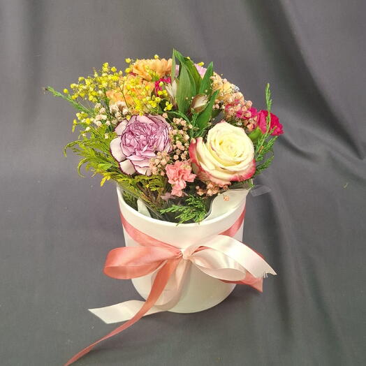 Шляпная коробка ярких цветов 💐