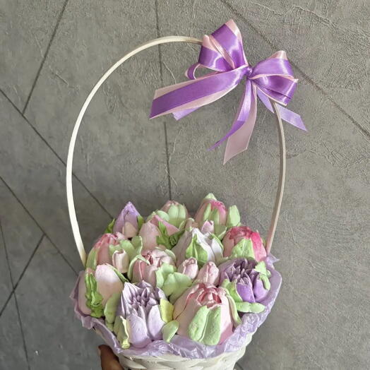 Корзинка с зефирными цветами 19 см