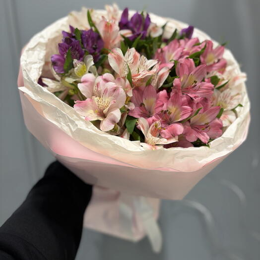 Чудесные розовые Альстромерии 🌸