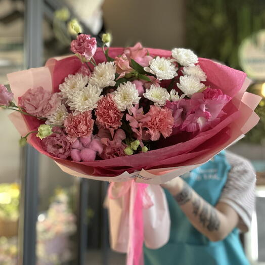 Букет с гладиолусом, эустомой, хризантемой и диантусами💞