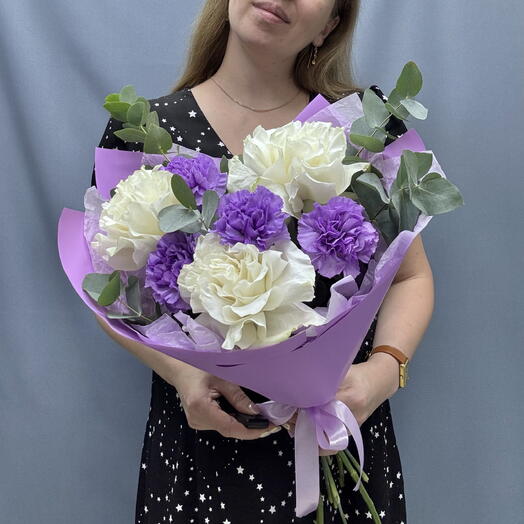 Белые французские розы с лунными диантусами