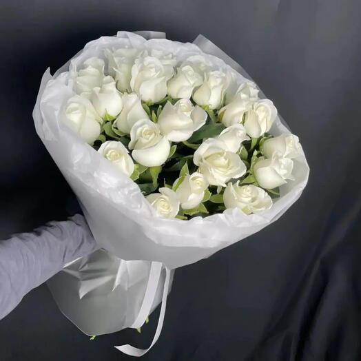 Белые розы 25шт