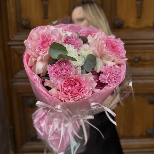 Букет пышный «Розовый импульс🌸» с французской розой и хризантемой