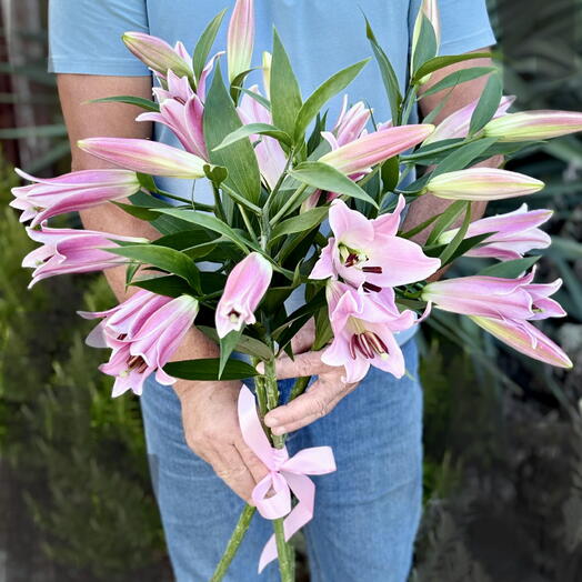 Букет из ароматных, розовых лилий, 3 шт