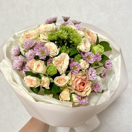 Кустовые и одноголовые розы, кустовые хризантемы в букете/ доставим бесплатно