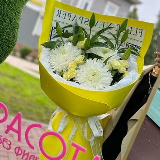 WOW букет с лилией и кустовой розой