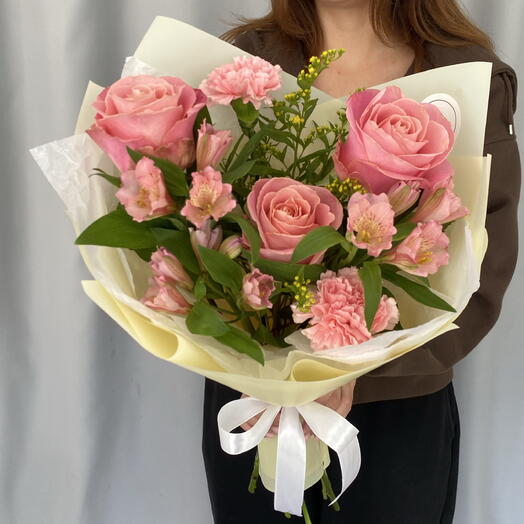 Букет «Теплый закат» с розой, Солидаго, альстромерией🌸
