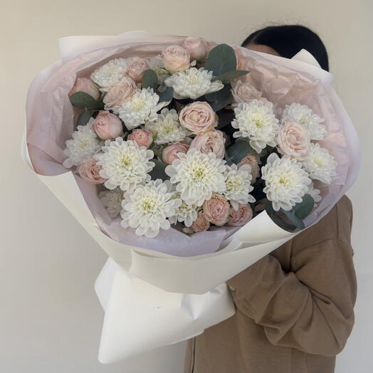 Букет из кустовых роз/хризантемы и эвкалипта 💕🌸
