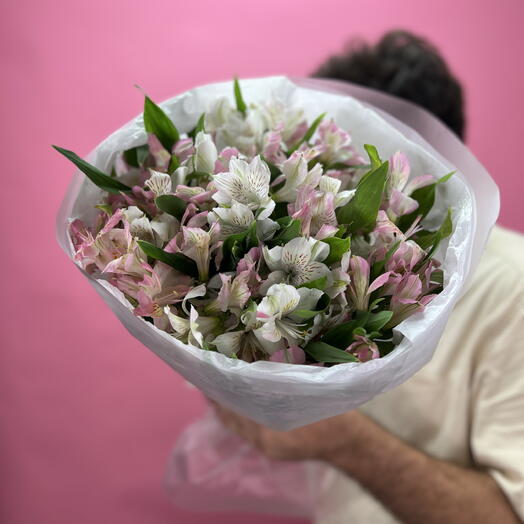 Микс из 15 белых и розовых альстромерий