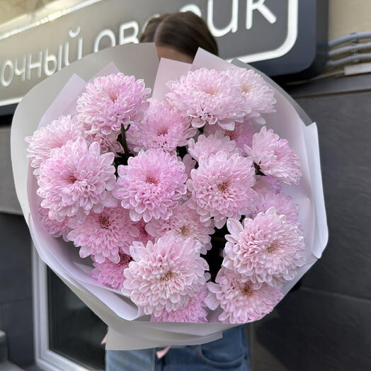 Букет из кустовой розовой хризантемы