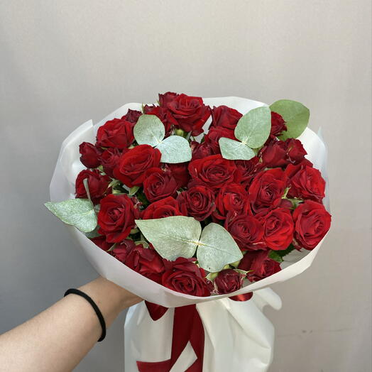 Букет кустовых бордовых роз (ред дайменшн)