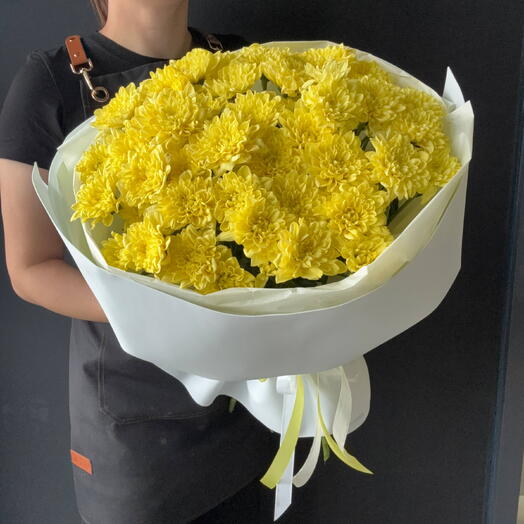 Букет из кустовой желтой хризантемы