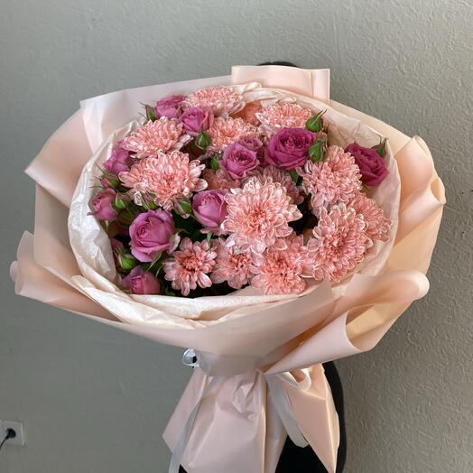 Тепло 🧡 ДУО букет из нежной хризантемы и кустовой розочки