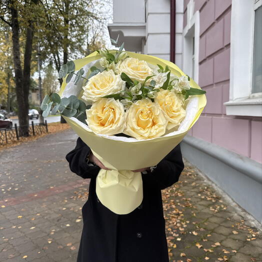 Букет из альстромерий и пионовидных роз