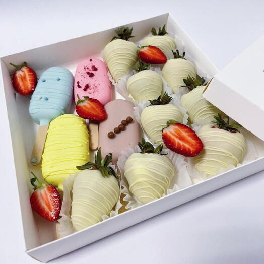 Chocolate-covered strawberries and mousse popsicles